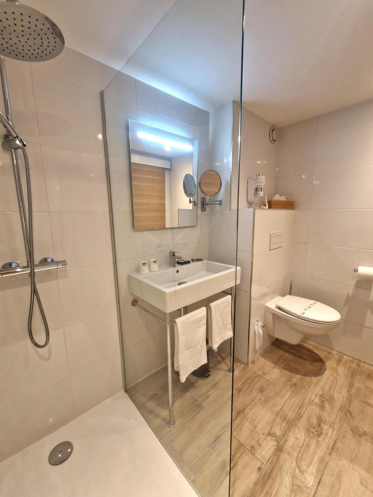 Ariane Hotel 3*